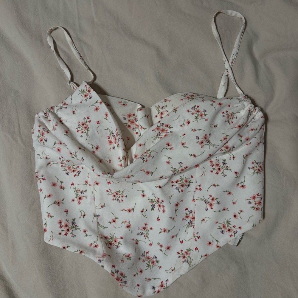 Miss Circle, white floral set